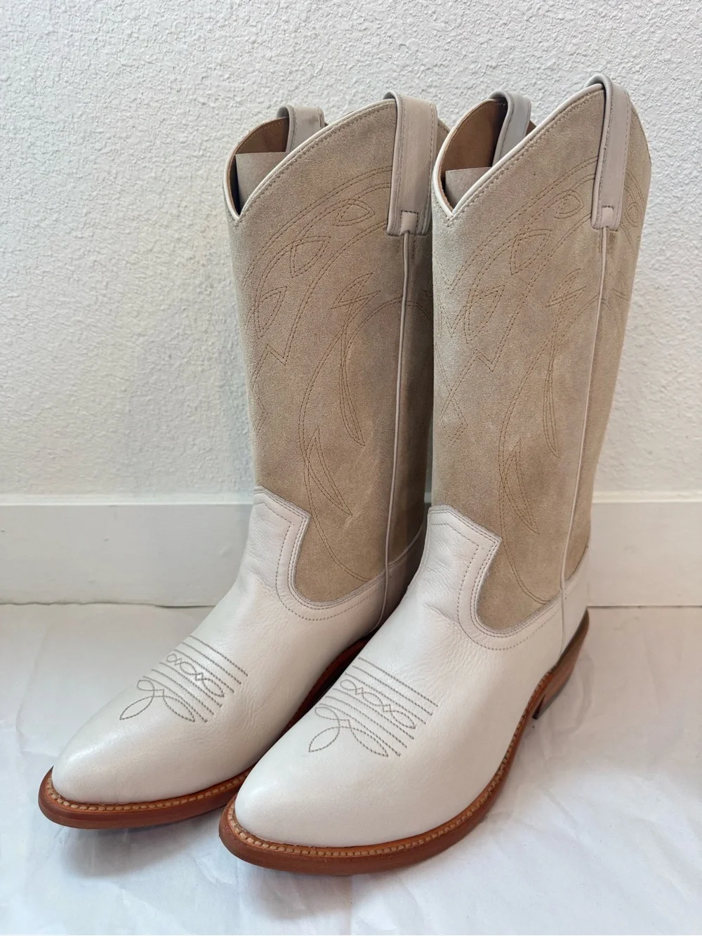 Frye NWT Billy Western Two Tone Suede Leather Boots in Ivory White Women's 9.5 - Picture 2 of 13